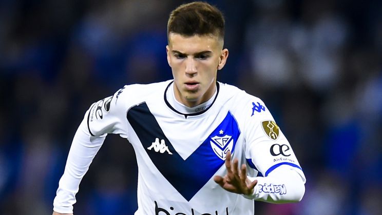 Man City gagal pendekatan untuk bintang muda Velez Maximo Perrone tetapi anak muda itu tetap tertarik pada transfer Liga Premier